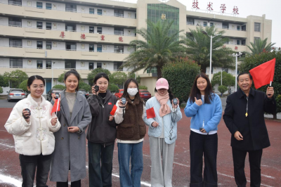 师者风采映赛场，全力护航秋运会