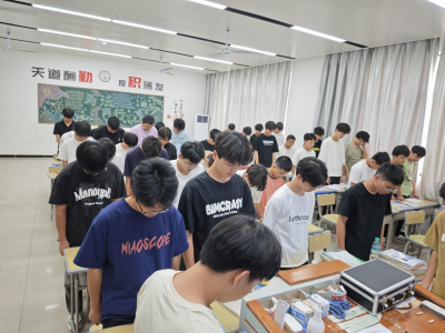 我校警钟长鸣 “九一八”默哀铭记历史